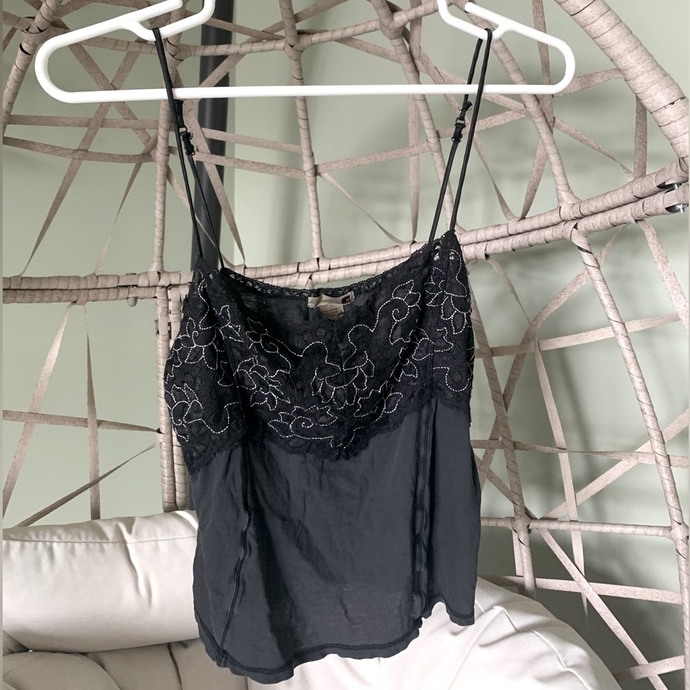 Black lace cami top adjustable straps lace on the bust size M 100% cotton